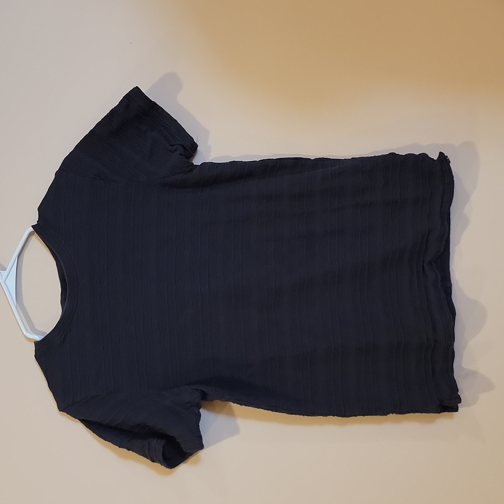 28 Black ribbed tshirt